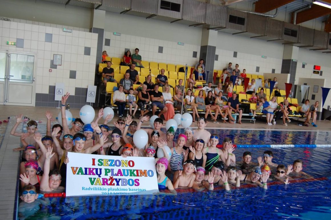 Pirmojo sezono vaikų lankančių Radviliškio plaukimo baseiną varžybos